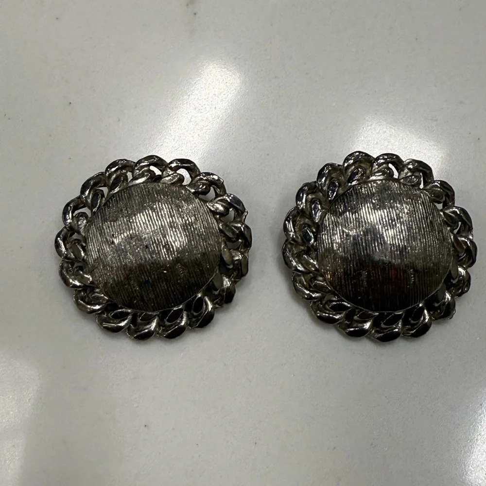 Vintage Silver Round Clip-On Earrings - Picture 1 of 3